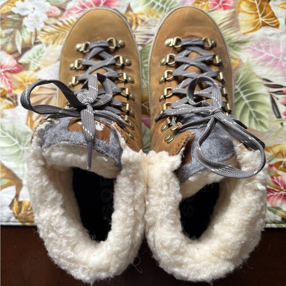 NWOT Sorel Waterproof Boots - Picture 2 of 13